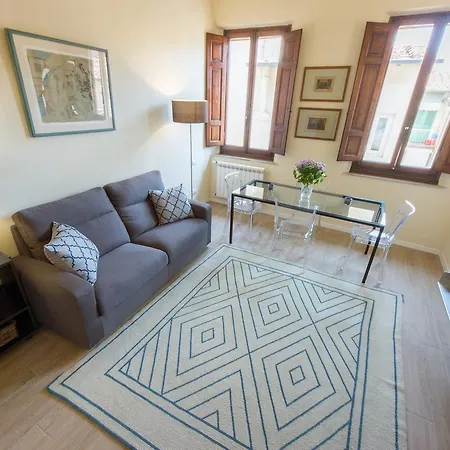 - Mona Lisa Charme Apartment Florence