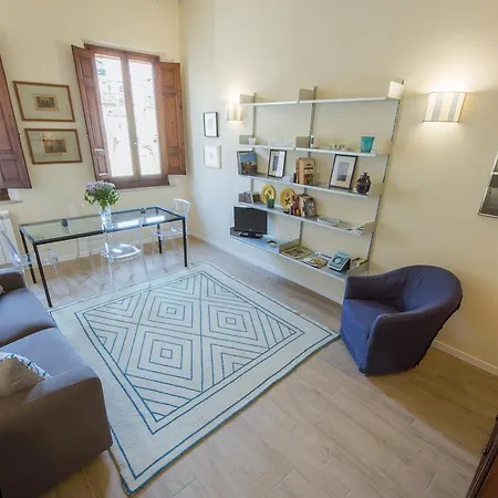 - Mona Lisa Charme Apartment